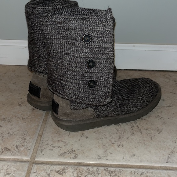 Grey Knit Uggs - Picture 5 of 5